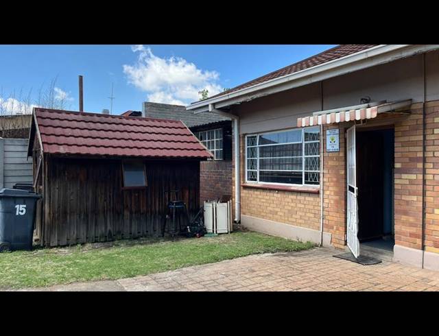 6 BEDROOM HOUSE FOR SALE IN BOKSBURG WEST
